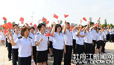 逃出足球场